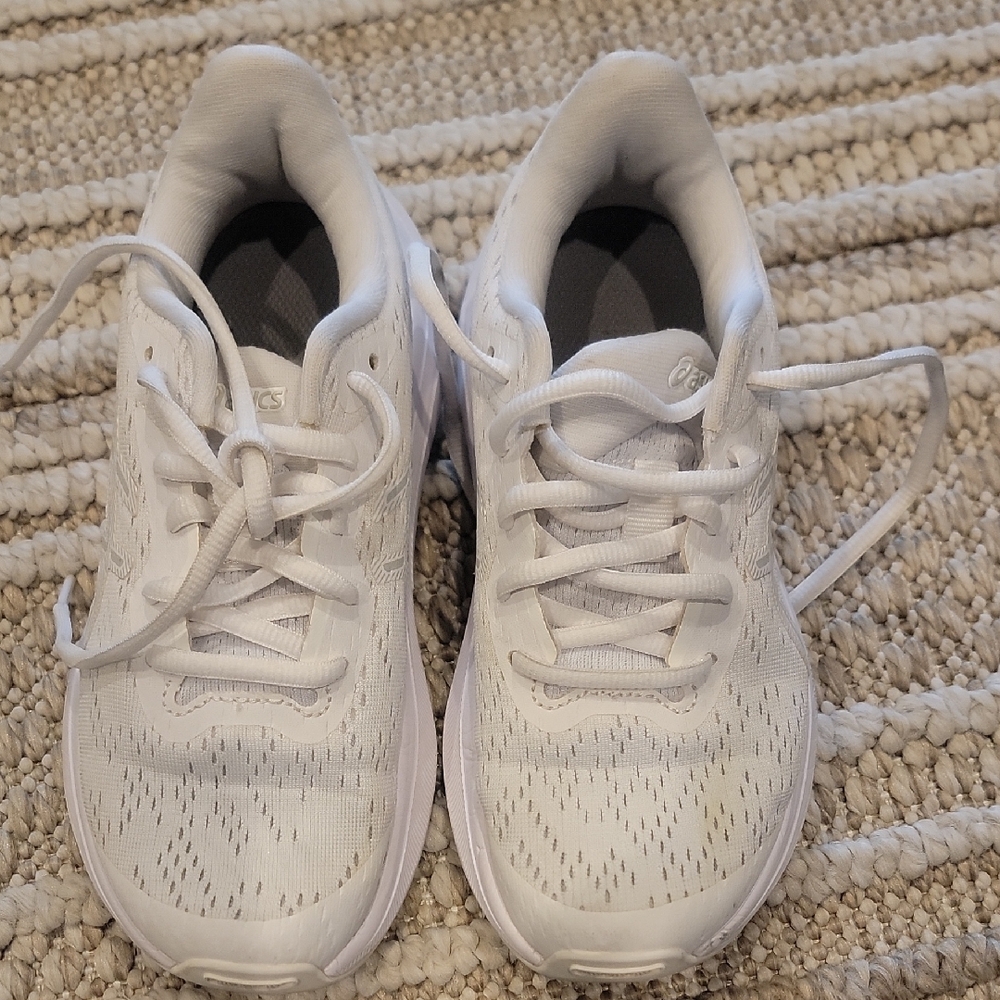 Girls Asics Shoes. Size 1.